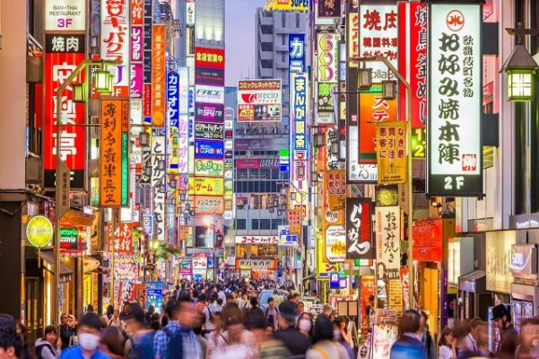 Con phố mua sắm sầm uất tại Nhật Bản
